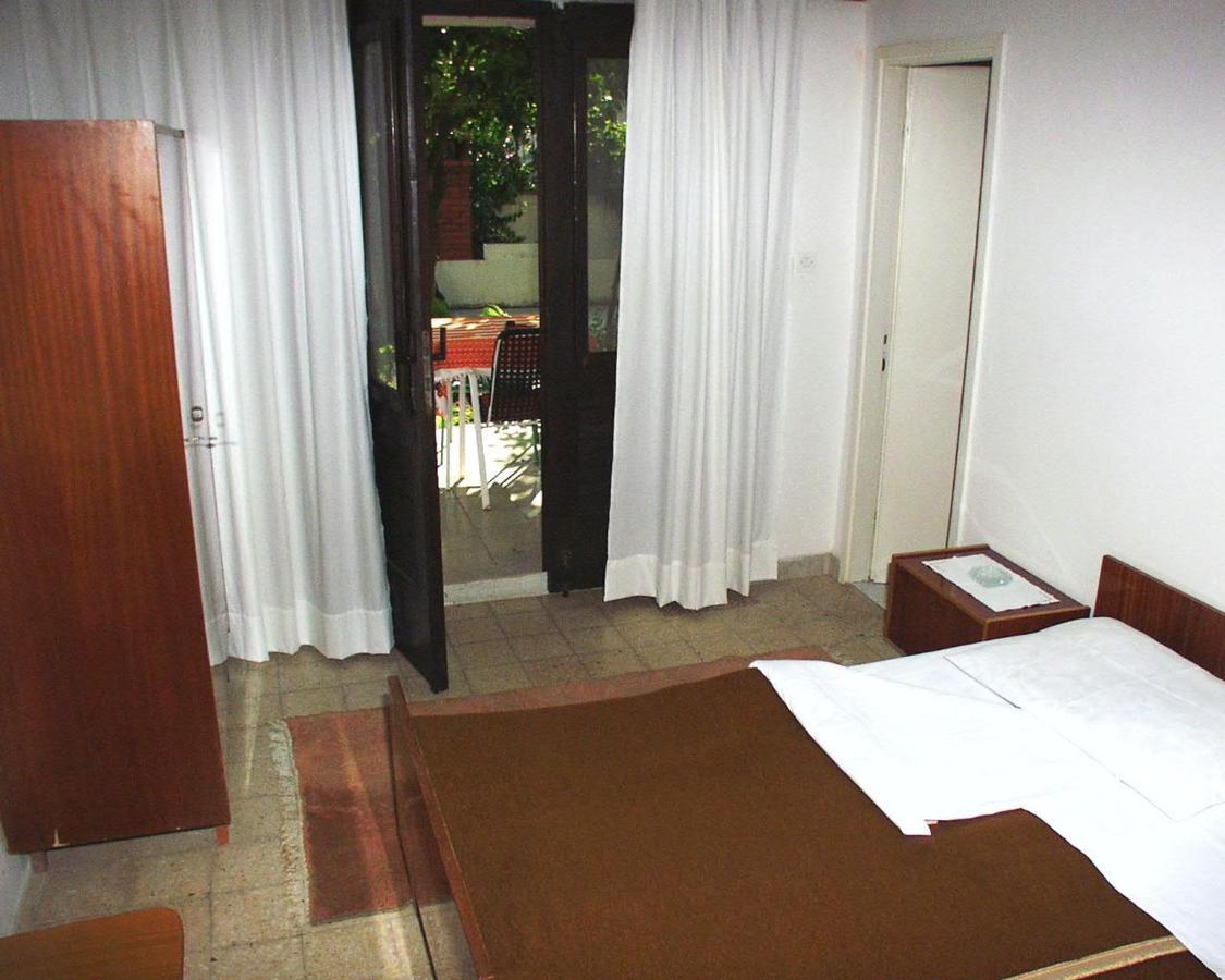Rooms By The Sea Jelsa, Hvar - 127 Gostinjska kuća Jelsa (Hvar)